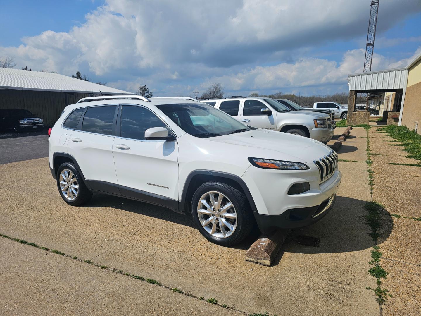 2014 WHITE Jeep Cherokee Limited FWD (1C4PJLDB4EW) with an 2.4L L4 DOHC 16V engine, 9-Speed Automatic transmission, located at 533 S Seven Points BLVD, Seven Points, TX, 75143, (430) 255-4030, 32.313999, -96.209351 - Photo#1